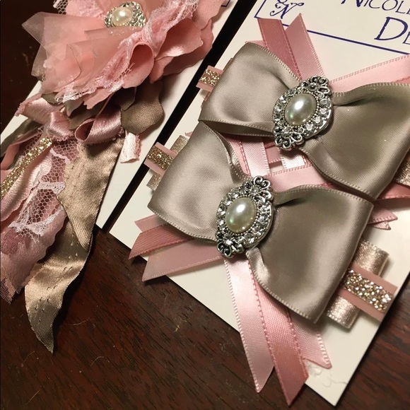 Shoe clips with rhinestone pearl centers - Picture 2 of 2